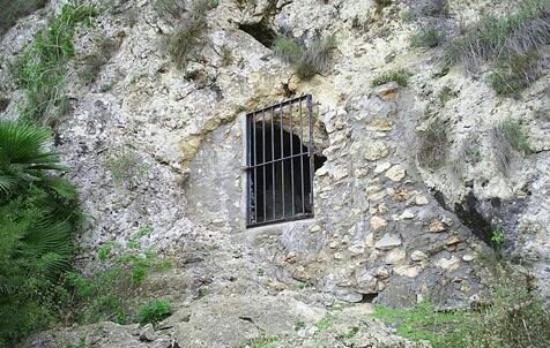 la Cueva de las Arañas