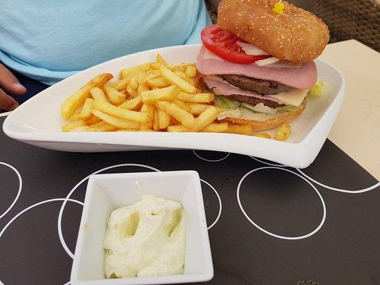 Status Restaurant
